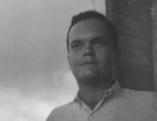 Ce type, pris dans une base am�ricaine dans les ann�es 60, est l'auteur d'un des plus grands romans du si�cle, largement meilleur que ceux de Marc L�vy.